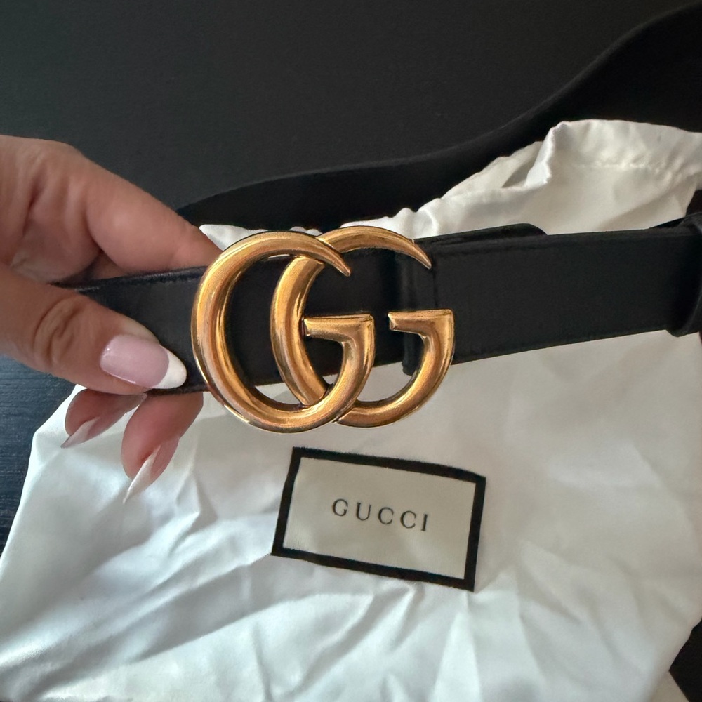 Authentic Gucci Marmont Black Leather Logo Belt – Size 70CM (Size 0)